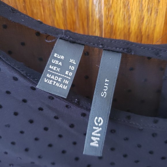 MNG Sleeveless Top! - Picture 3 of 5